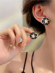 Kradhika Gorgeous Black Floral Pearl Stud Earrings Alloy Stud Earring