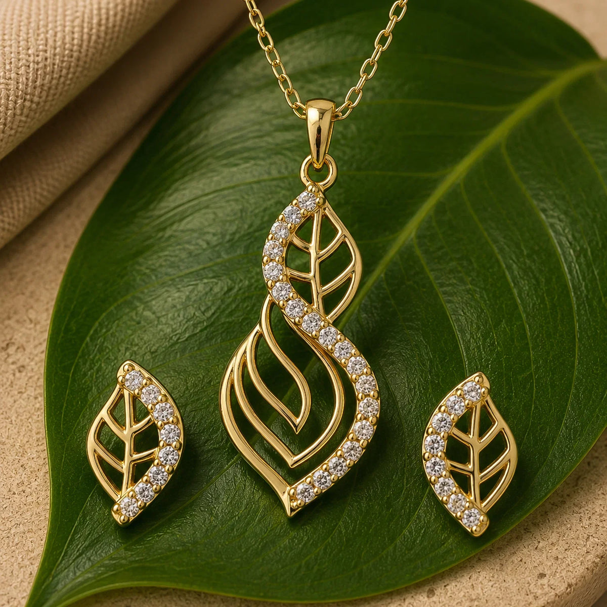 Leafy Affair Tarusa Pendant Set