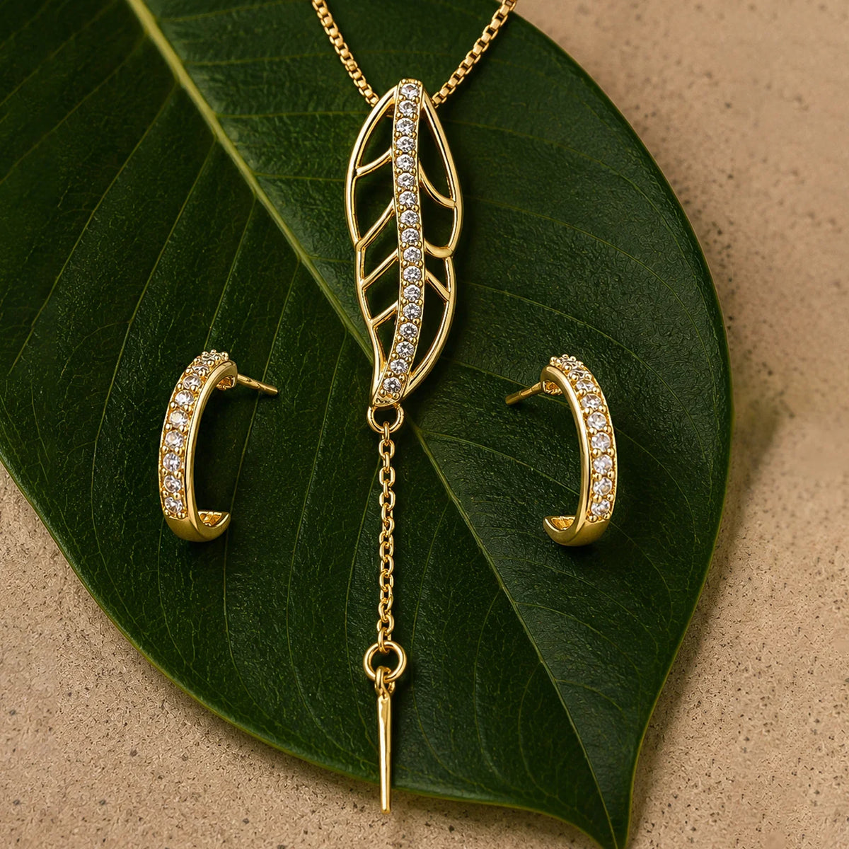 Leafy Affair Livora Form Y Pendant Set